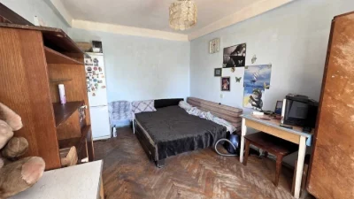 Продаж кімнати 22 м² комунальної квартири вул. Світлицького,