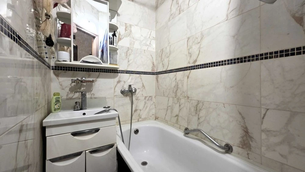 Продаж кімнати 22 м² комунальної квартири вул. Світлицького,