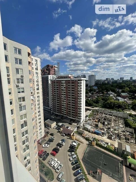 Sale of 3-room apartment 99.8 sq. m on Valeriy Lobanovskyi Ave.
