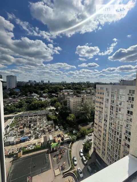Sale of 3-room apartment 99.8 sq. m on Valeriy Lobanovskyi Ave.