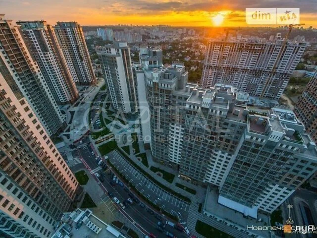 Sale of 3-room apartment 118 sq. m on Andriy Verkhoglyada St. 1-20A