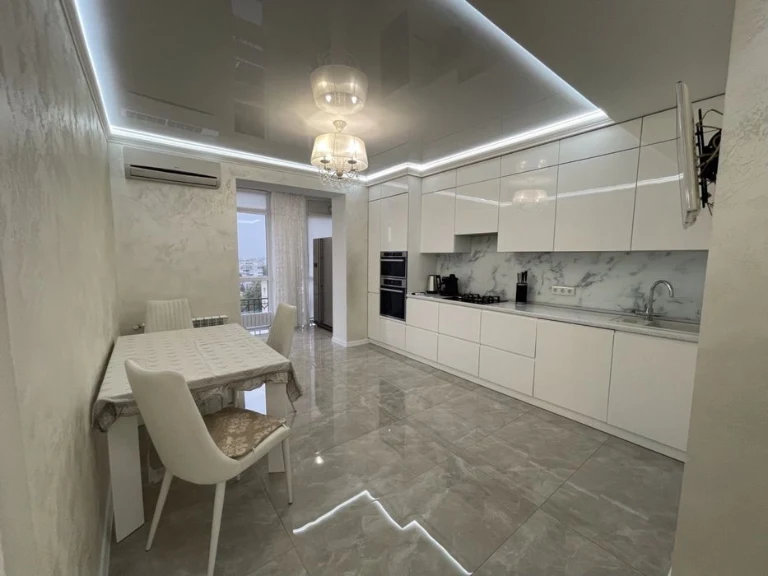 For sale 2 rooms. 77m2. Atlant residential complex ul. Antonovicha, 36