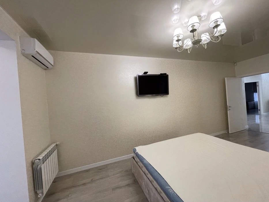 For sale 2 rooms. 77m2. Atlant residential complex ul. Antonovicha, 36