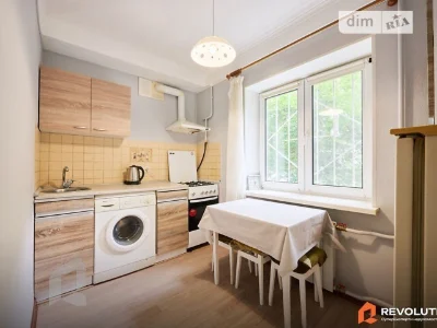 Sale of 2-room apartment 45 sq. m. on Vasylya Domanytskoho str. 10 •