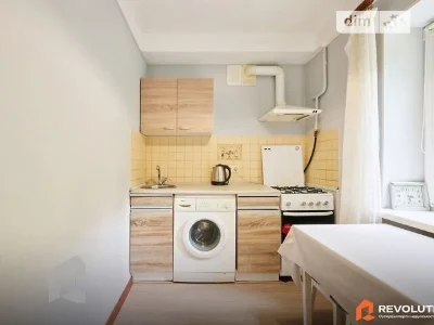 Sale of 2-room apartment 45 sq. m. on Vasylya Domanytskoho str. 10 •