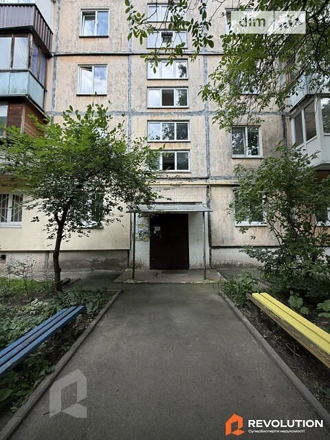 Sale of 2-room apartment 45 sq. m. on Vasylya Domanytskoho str. 10 •