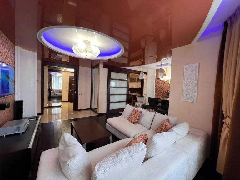For sale 2-room apartment 82 m², designer renovation, Verkh st.