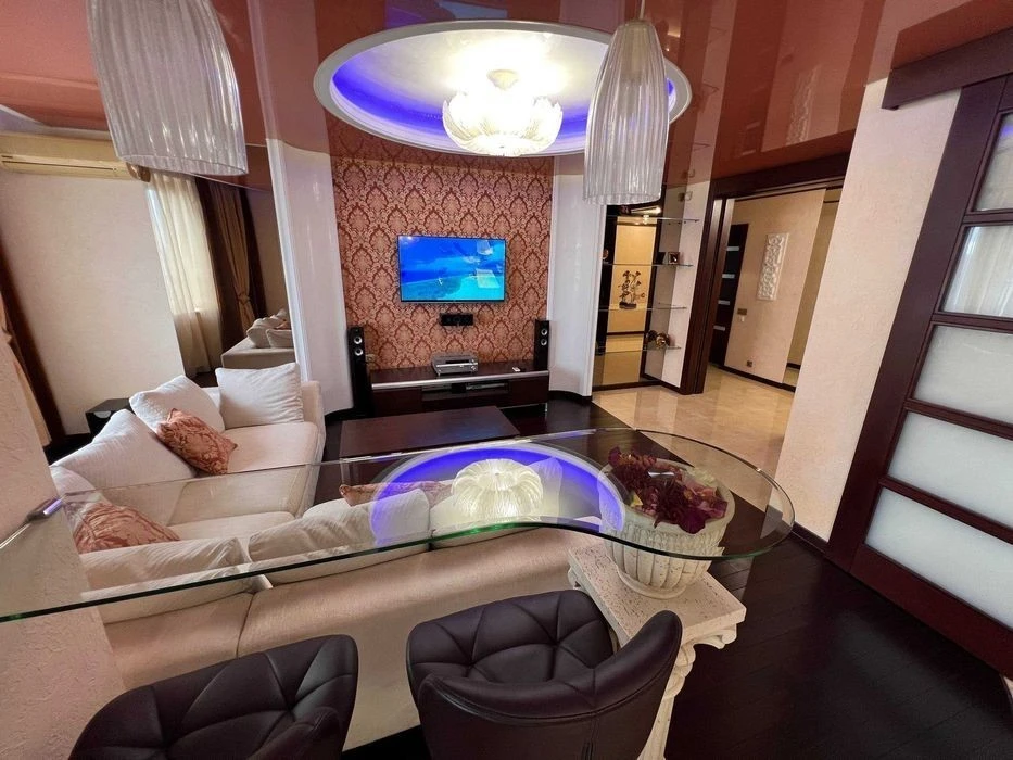 For sale 2-room apartment 82 m², designer renovation, Verkh st.