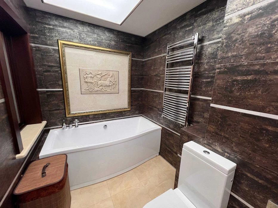 For sale 2-room apartment 82 m², designer renovation, Verkh st.