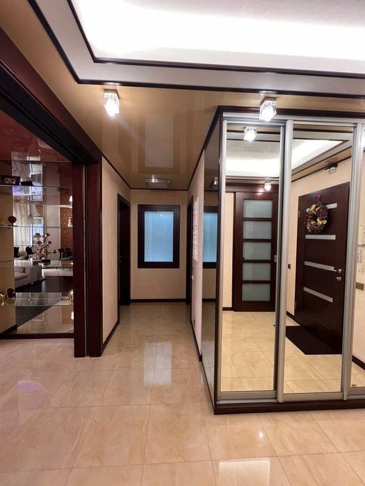 For sale 2-room apartment 82 m², designer renovation, Verkh st.
