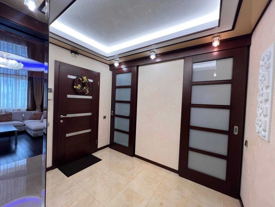 For sale 2-room apartment 82 m², designer renovation, Verkh st.
