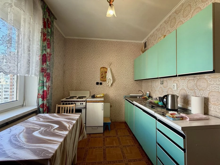 Без комісії. Продаж просторої 3к квартири - 77,5 м² у Деснян