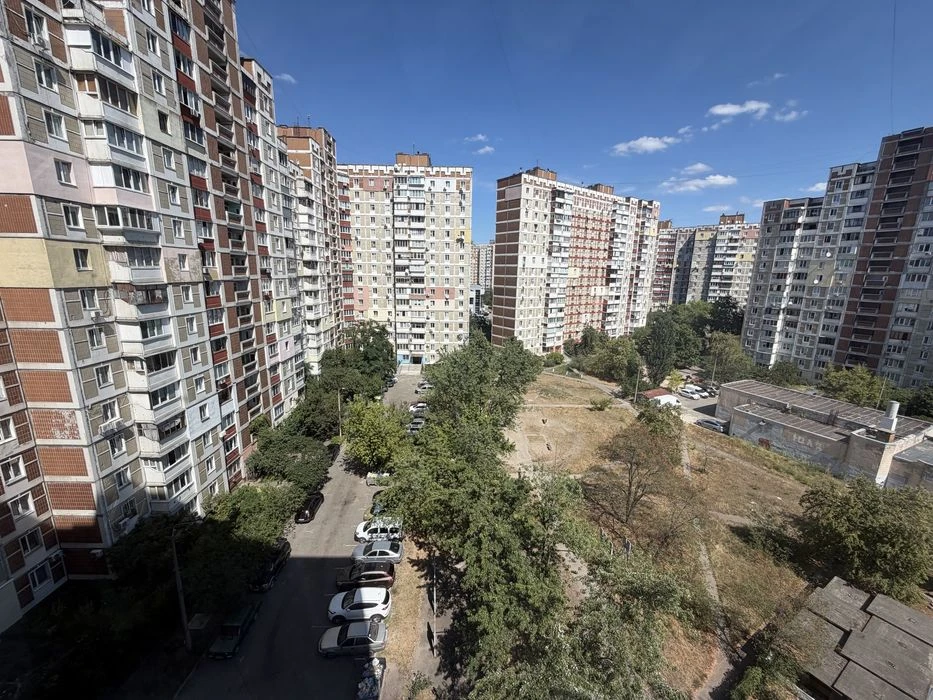 Без комісії. Продаж просторої 3к квартири - 77,5 м² у Деснян