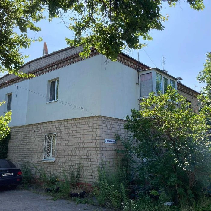 Продам 2 комнатную в конце пр. Слобожанский (газеты «Правда»)