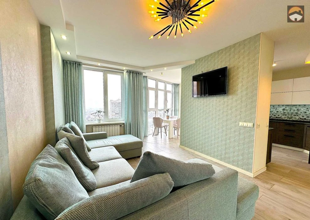 Selling a 1-room apartment in the Yuvileyny residential complex with renovation and furniture