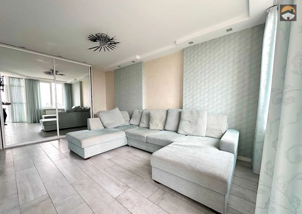 Selling a 1-room apartment in the Yuvileyny residential complex with renovation and furniture