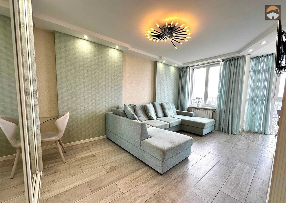 Selling a 1-room apartment in the Yuvileyny residential complex with renovation and furniture