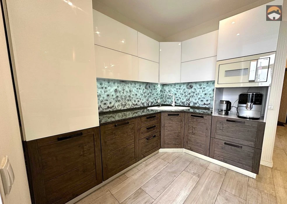 Selling a 1-room apartment in the Yuvileyny residential complex with renovation and furniture