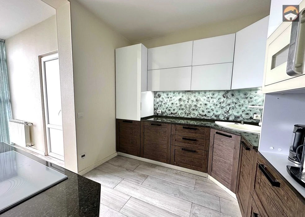 Selling a 1-room apartment in the Yuvileyny residential complex with renovation and furniture