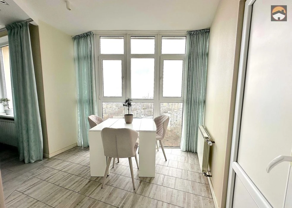 Selling a 1-room apartment in the Yuvileyny residential complex with renovation and furniture