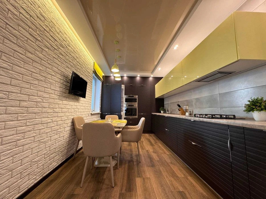 Selling a luxurious new 2-bedroom apartment, 95 sq.m., Pobedy residential complex. Alex