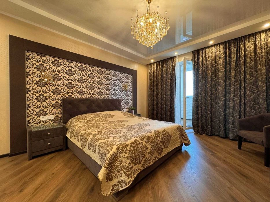 Selling a luxurious new 2-bedroom apartment, 95 sq.m., Pobedy residential complex. Alex
