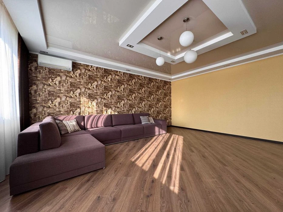 Selling a luxurious new 2-bedroom apartment, 95 sq.m., Pobedy residential complex. Alex