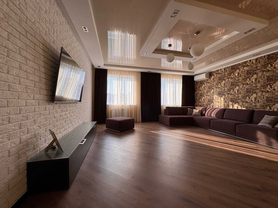 Selling a luxurious new 2-bedroom apartment, 95 sq.m., Pobedy residential complex. Alex