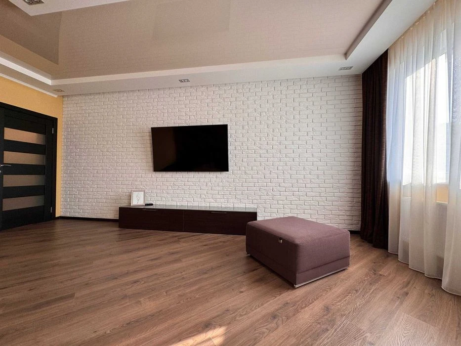 Selling a luxurious new 2-bedroom apartment, 95 sq.m., Pobedy residential complex. Alex