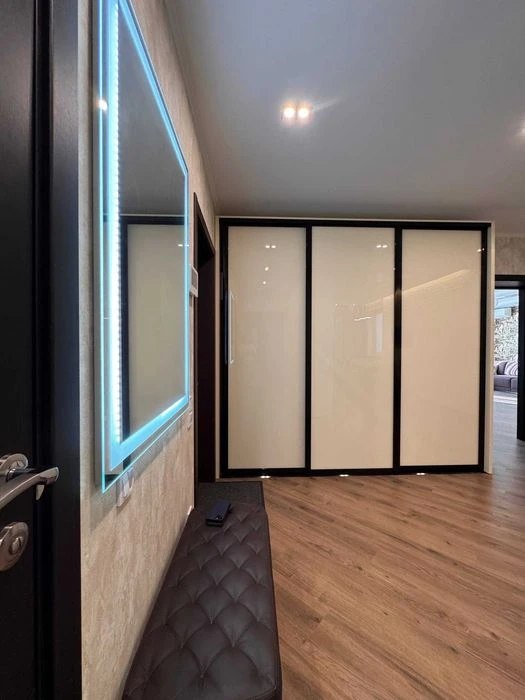 Selling a luxurious new 2-bedroom apartment, 95 sq.m., Pobedy residential complex. Alex