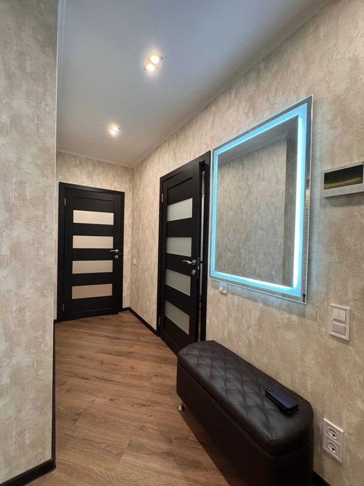 Selling a luxurious new 2-bedroom apartment, 95 sq.m., Pobedy residential complex. Alex