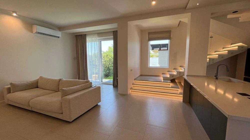 House for sale in Sauvignon.