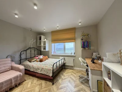 Продам 2х комн.квартиру кирпич.дом Сахарова +кладовая на эта