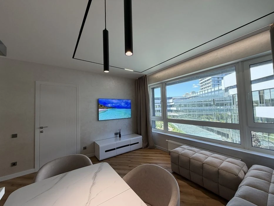 For sale, 3-room apartment in White lines 102 residential complex
