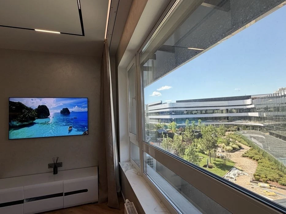 For sale, 3-room apartment in White lines 102 residential complex