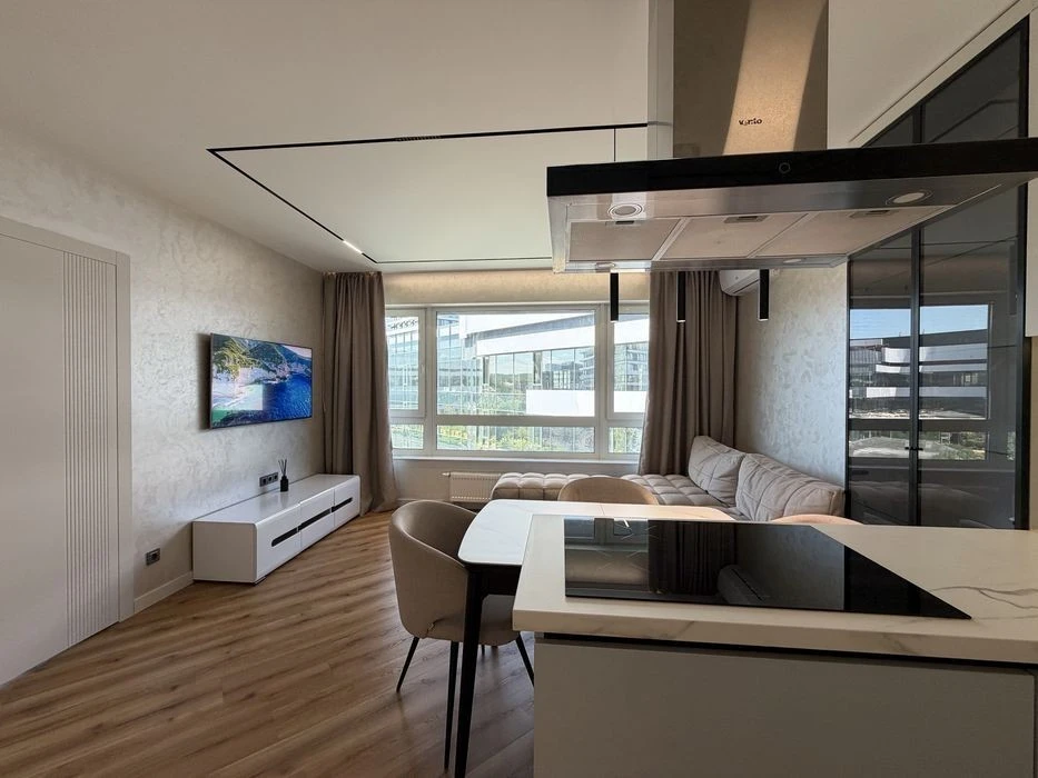 For sale, 3-room apartment in White lines 102 residential complex
