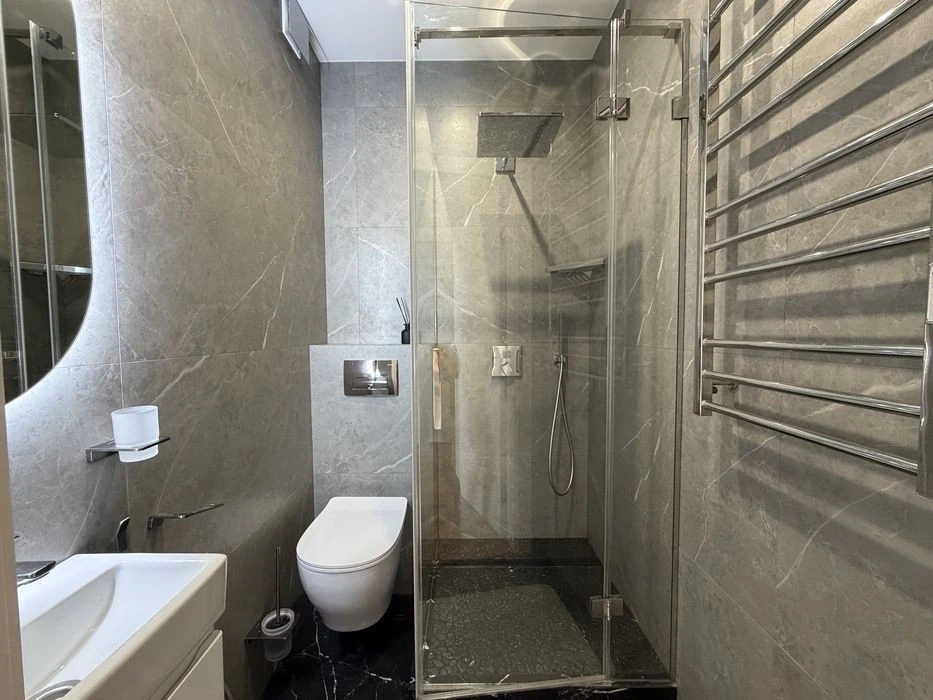 For sale, 3-room apartment in White lines 102 residential complex