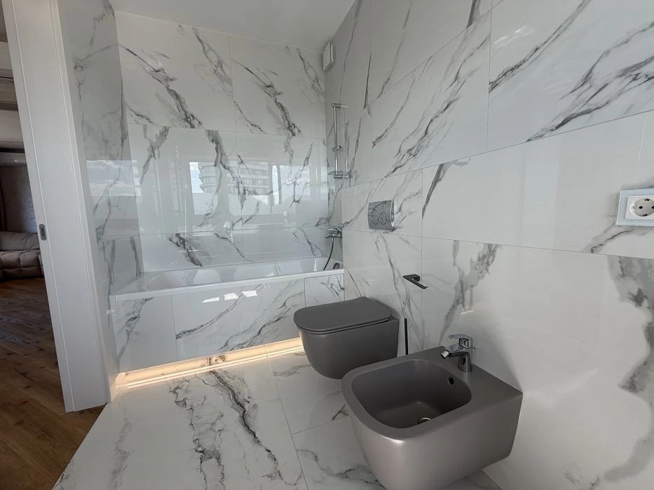 For sale, 3-room apartment in White lines 102 residential complex