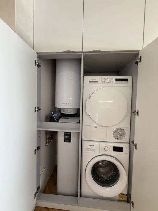 For sale, 3-room apartment in White lines 102 residential complex