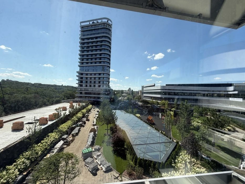 For sale, 3-room apartment in White lines 102 residential complex