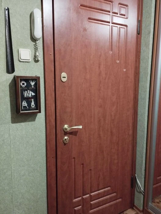 Metro Kholodnaya Gora for sale 2-room apartment.