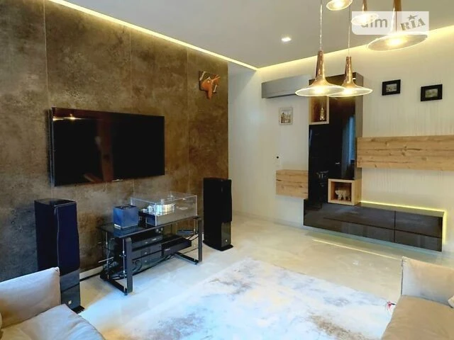 Apartment for sale 155 sq. m. with high-quality renovation and furniture in Zh