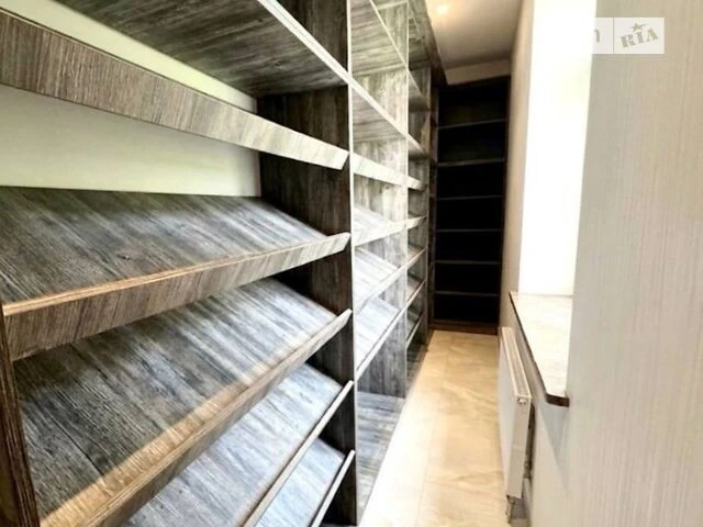 Apartment for sale 155 sq. m. with high-quality renovation and furniture in Zh