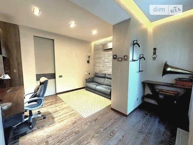 Apartment for sale 155 sq. m. with high-quality renovation and furniture in Zh