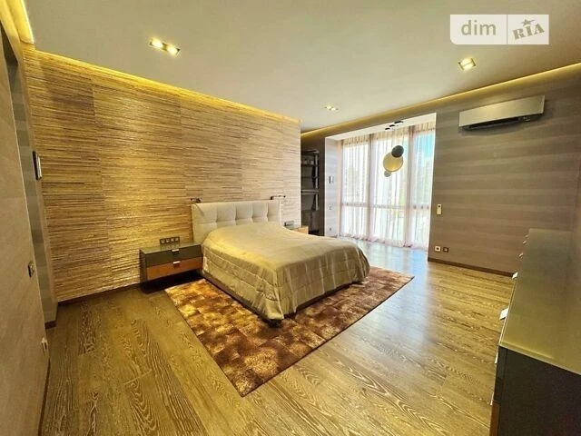 Apartment for sale 155 sq. m. with high-quality renovation and furniture in Zh