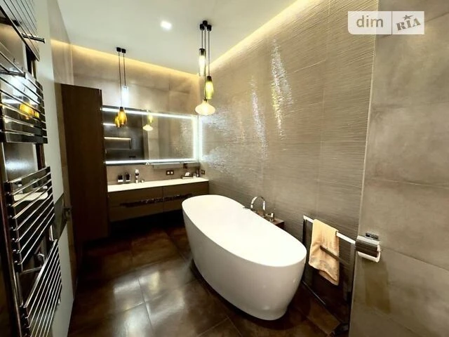 Apartment for sale 155 sq. m. with high-quality renovation and furniture in Zh