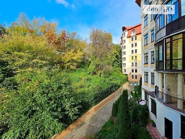 Apartment for sale 155 sq. m. with high-quality renovation and furniture in Zh