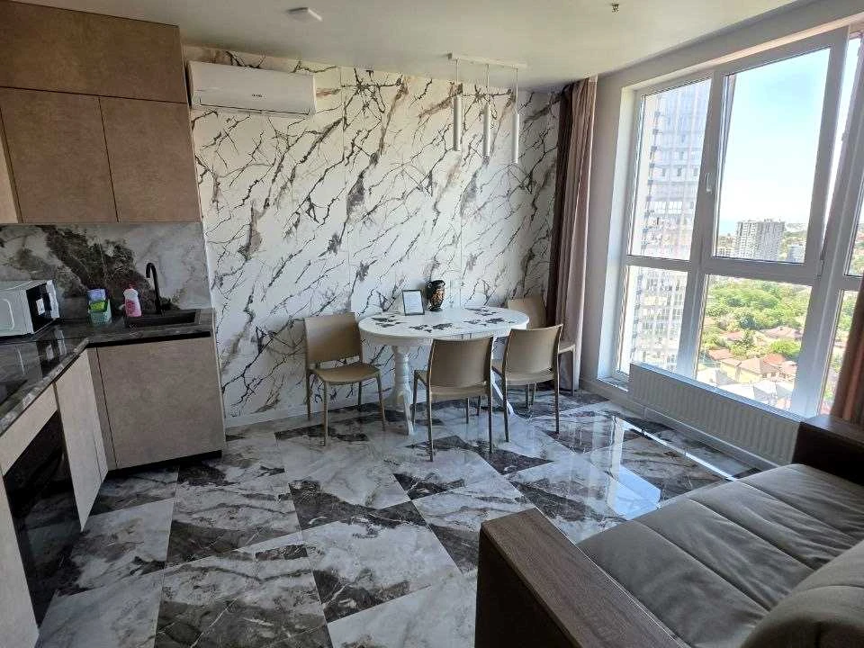 Apartment. Odesa, Literaturna St.