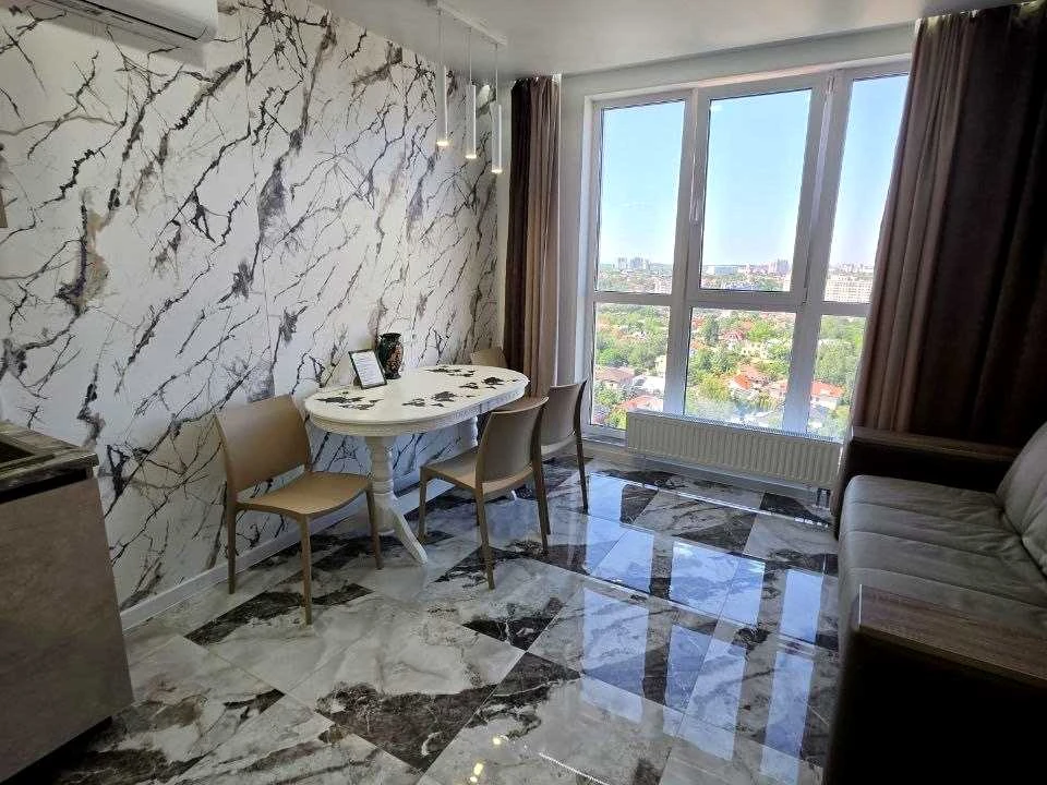 Apartment. Odesa, Literaturna St.