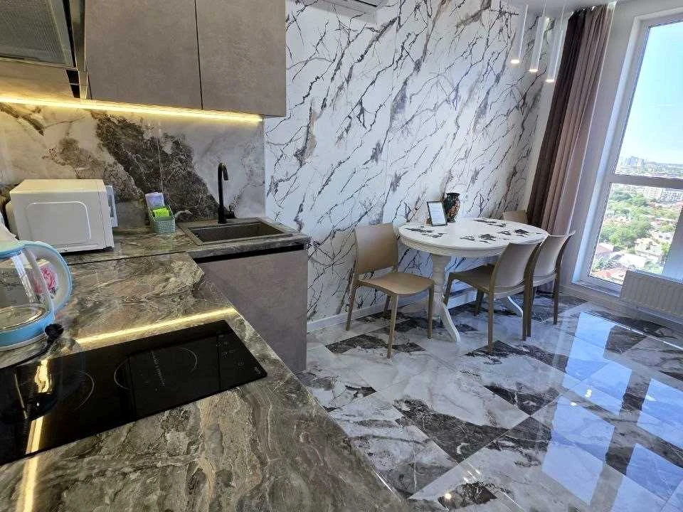 Apartment. Odesa, Literaturna St.